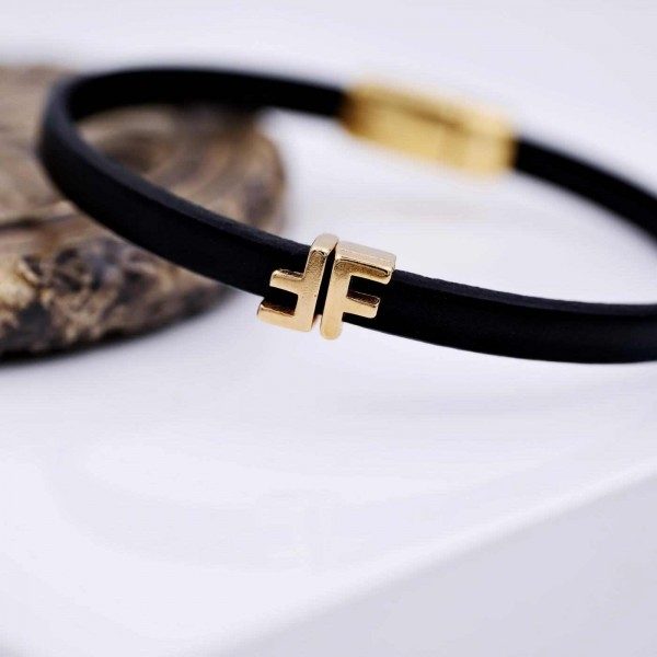 Leather bracelet with initial letter and metal parts in gold-plating